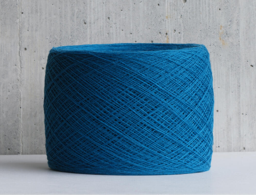 47. Blau / 100% Lammwolle